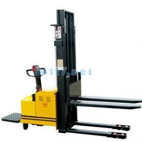 CDD20 2T-2.5M堆高車載重2噸，提升2.5米